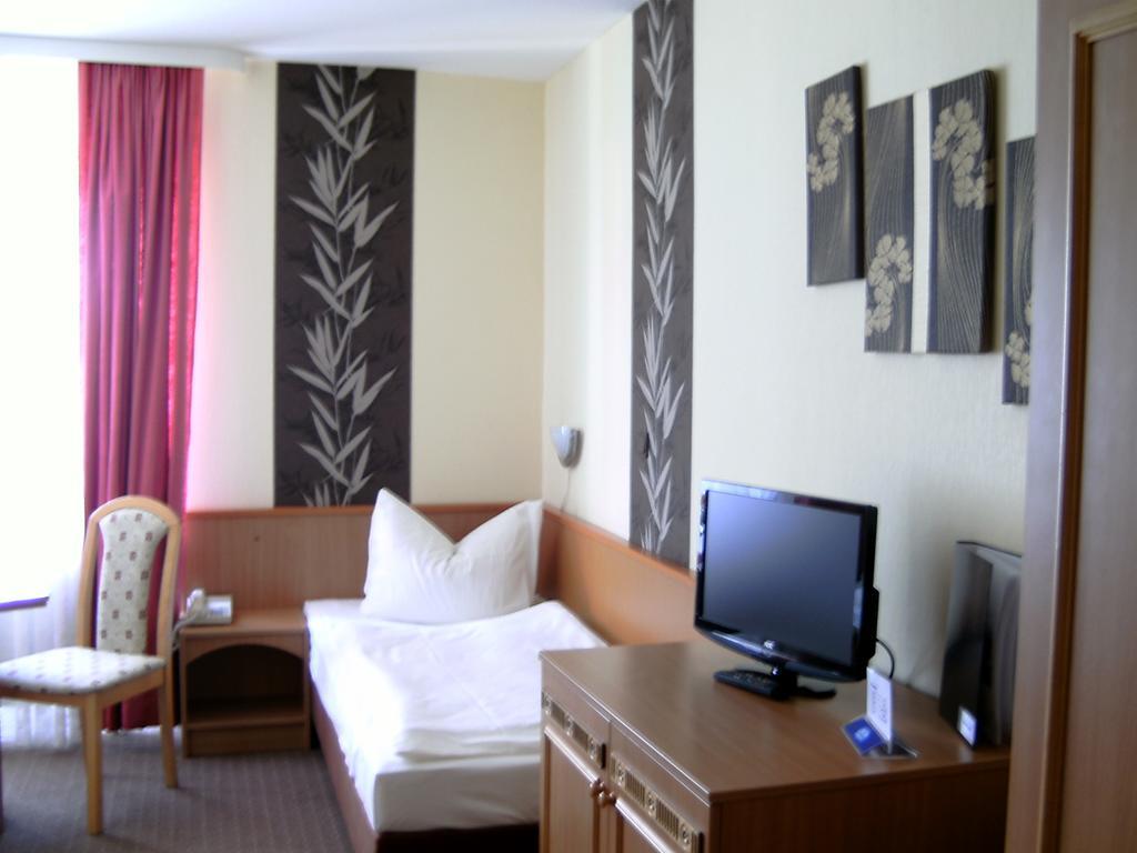 Mucha Ohg Hotel Sembziner Hof Klink Pokój zdjęcie